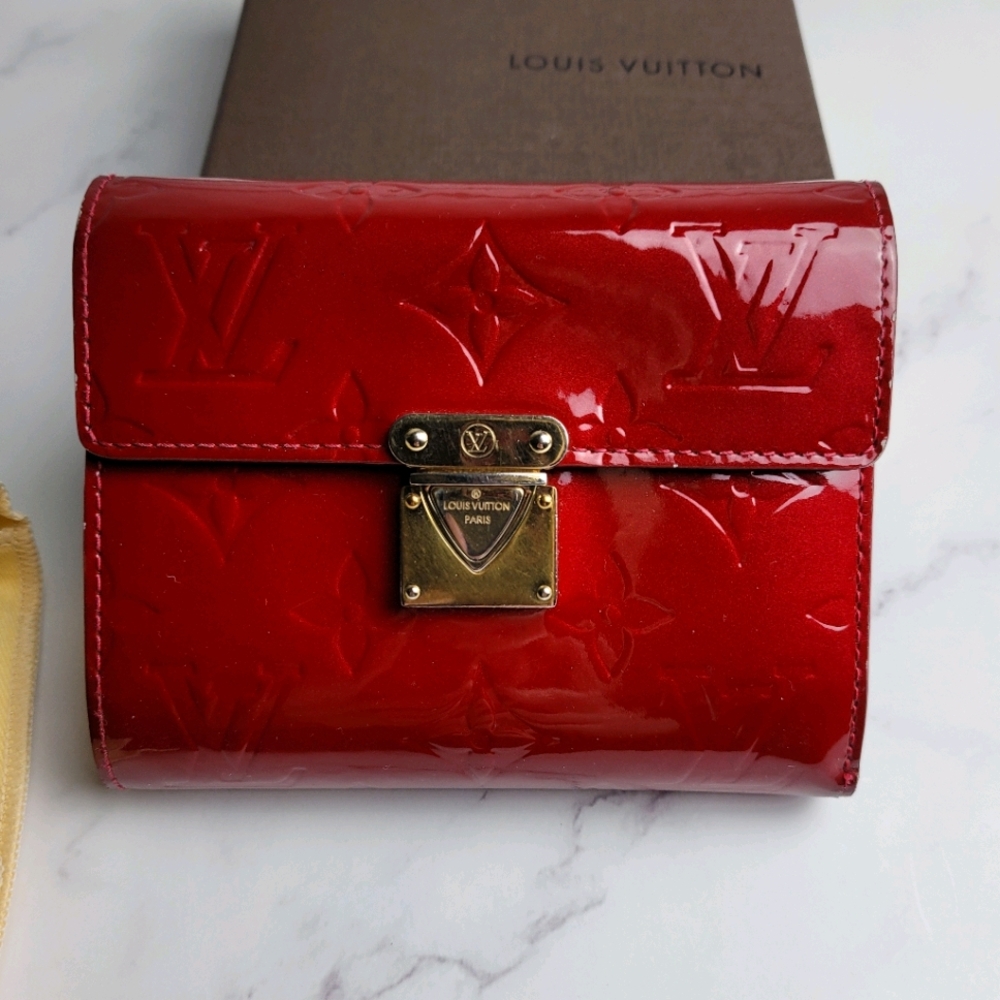 Louis Vuitton Monogram Vernis Trifold Wallet